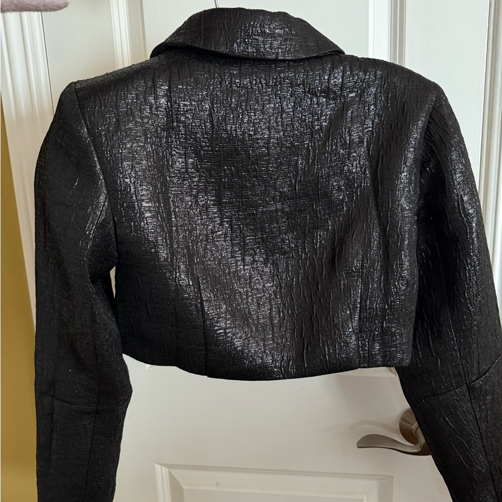 revolve cropped jacket - Picture 4 of 4
